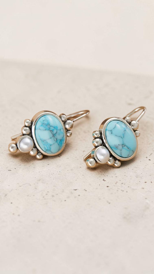 Brincos prateados com pérola e pedra azul turquesa