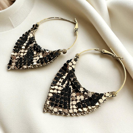 Argolas aço inoxidável  com lantejoulas pretas e douradas