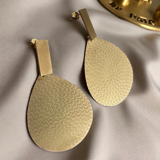 Brincos aço inoxidável dourado mate