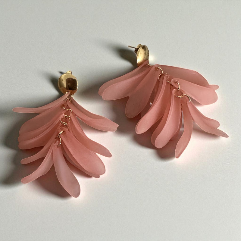 Brincos aço inoxidáve com pétalas cor de rosa velho