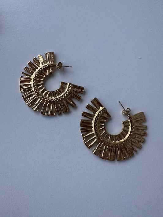 Argolas douradas em aço inoxidáve