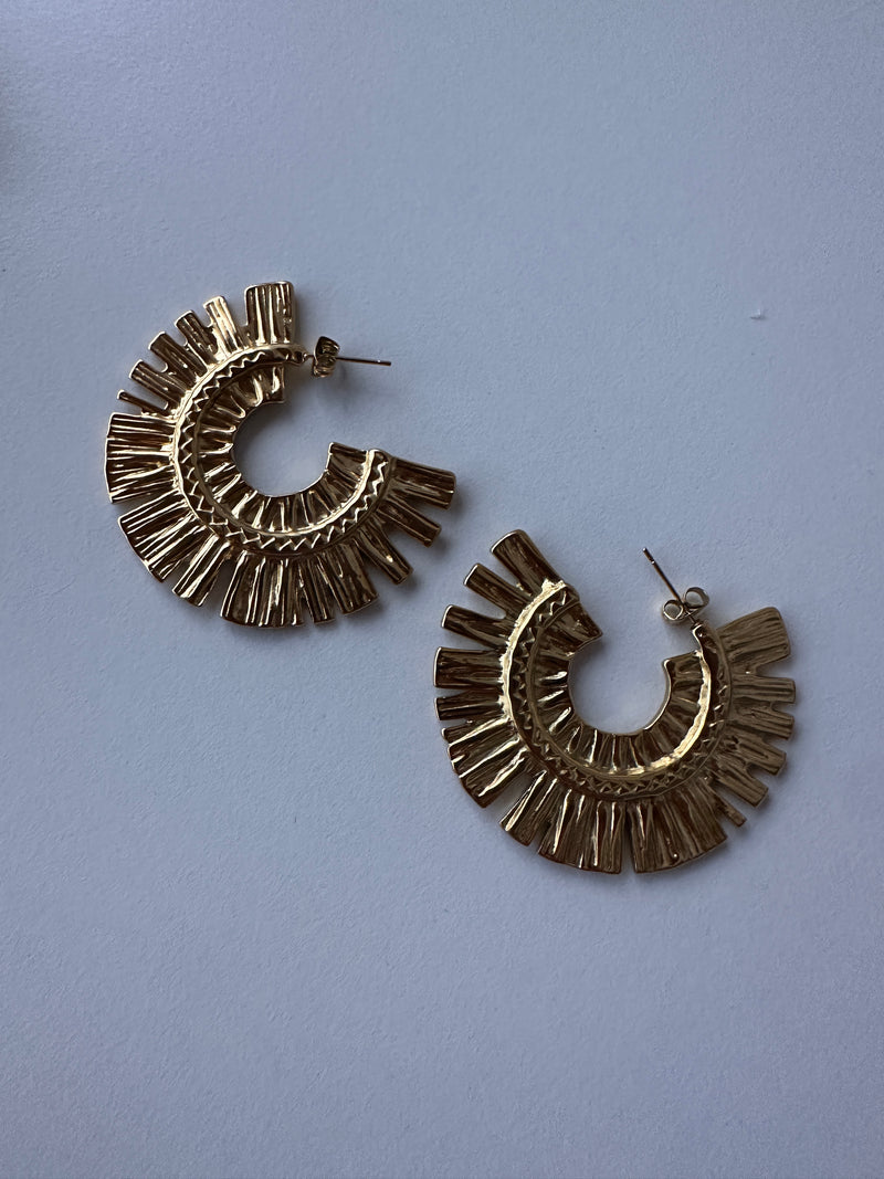 Argolas douradas em aço inoxidáve