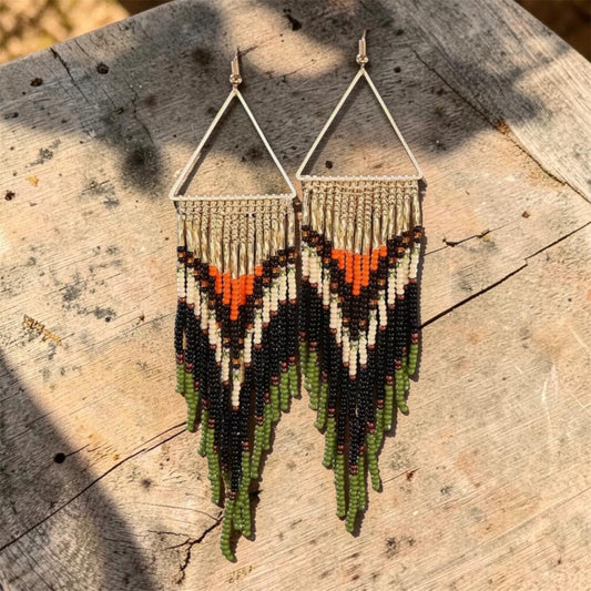Brincos dourados com verde / laranja / verde e preto